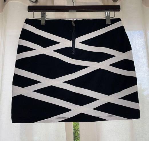 Forever 21 F21 geometric mini skirt