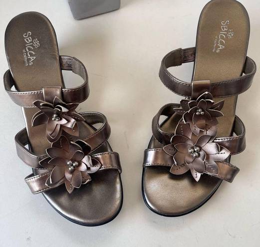 sbicca  of Colifornia Goldie Metallic Strappy Heeled Sandals Size 7.5W Flowers