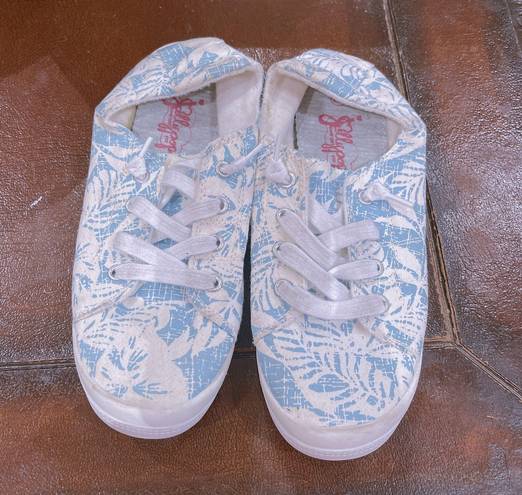 Comfortable Flat Sneakers Size 8