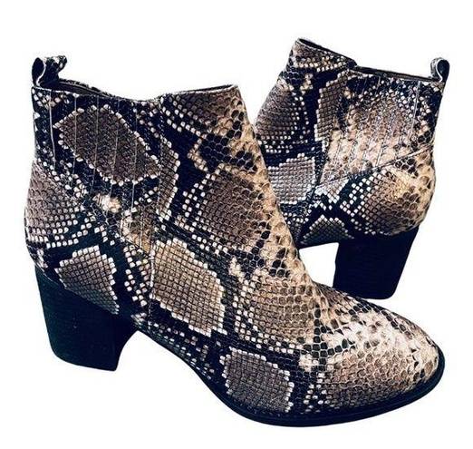 Blondo  Noa Waterproof Bootie Heeled Natural Python Print Size 12