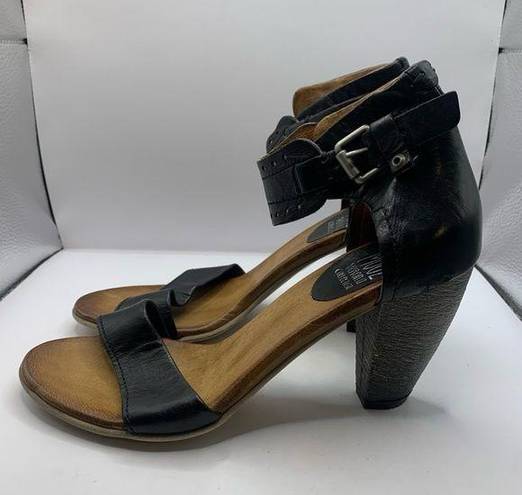 Miz Mooz  Verona Collection Open-Toe Black Leather Chunky Heel Sandals Sz 40 US 9