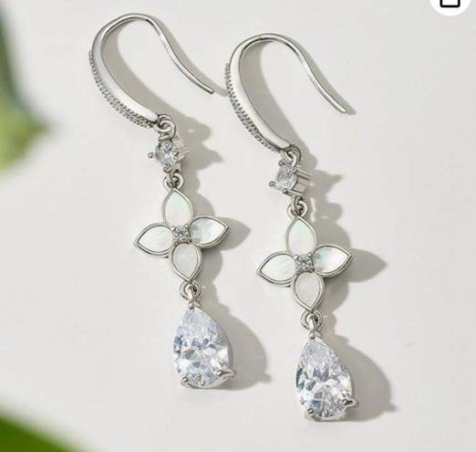 NWT Wedding Earrings for Brides, Bridesmaids, Cubic Zirconia Bridal