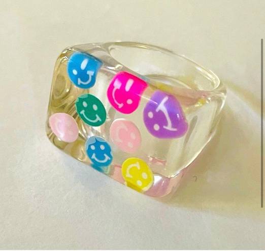 NWOT clear resin chunky multicolored smiley face preppy retro ring Multiple