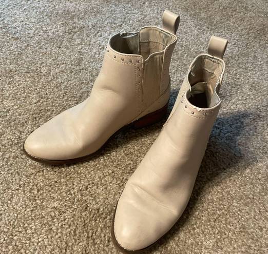 American Eagle Outfitters Off White Pleather Booties