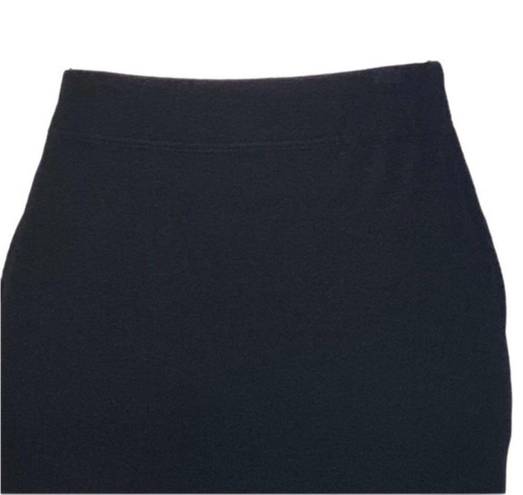 Vince  black pull-on, elastic waist pencil, midi skirt in size Small. EUC