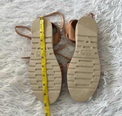 Women’s Leather lace up flat Sandals in light brown size 7