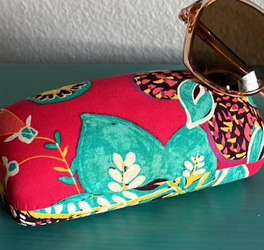 Vera Bradley  Hard Shell Fabric Covered Clam Closure Sunglasses Travel Case