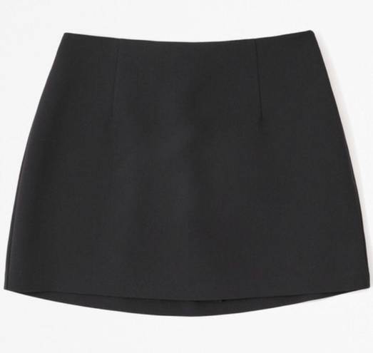 Abercrombie & Fitch  Menswear Mini Skirt Black Size Medium Pockets Pleats