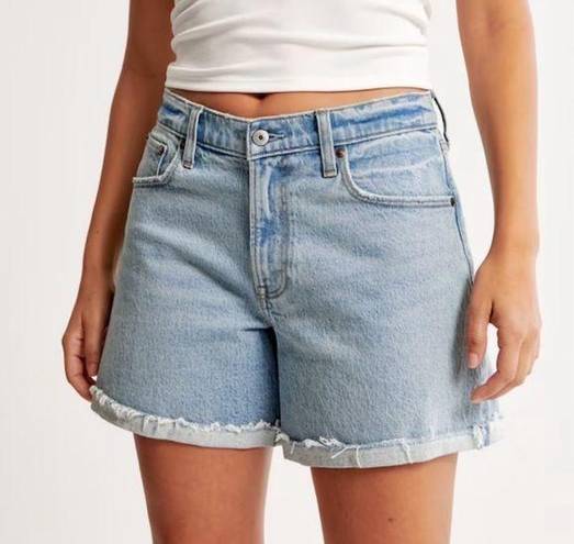 Abercrombie & Fitch  The Baggy Blue Light Wash Mid Rise Denim Short 6” Women’s 34