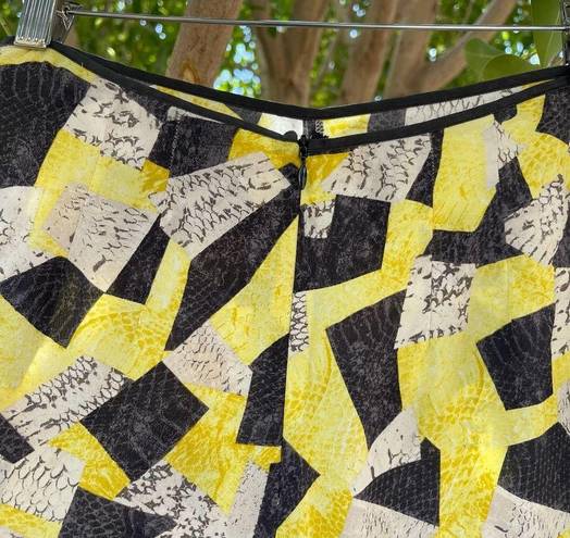 Equipment  Femme Shorts Womens Small Yellow Black Abstract Silk Summer Boho