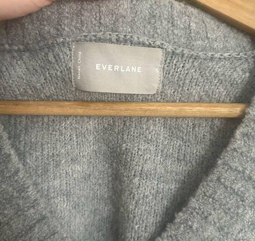 Everlane  Teddy Boucle V Neck Sweater in Grey
Size small