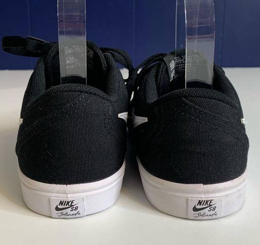 Nike SB Check Solarsoft Canvas Skate Shoes
921463-010
Women’s 7.5 Black/White