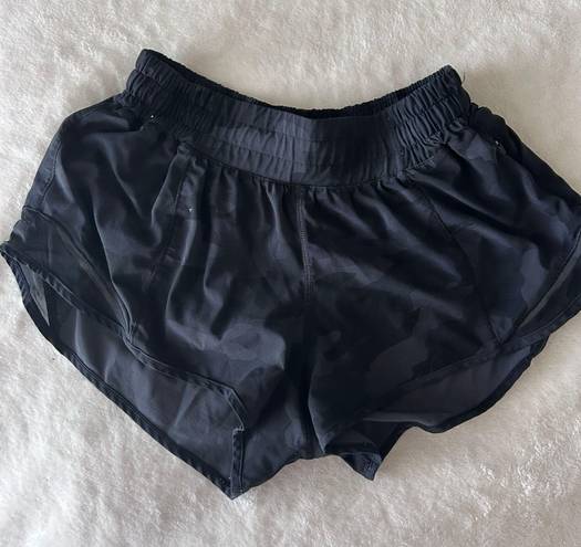 Lululemon Hotty Hot LR Short 2.5” Lined