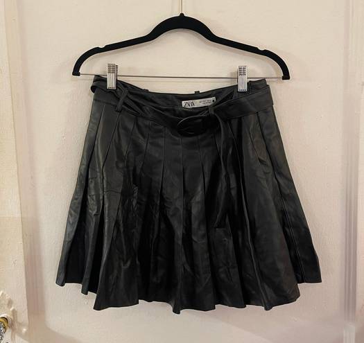 ZARA Pleated faux leather skirt with a belt