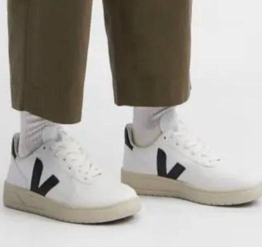 VEJA V-10 Extra White Black Low Top Casual Size US 6 Sneakers.
