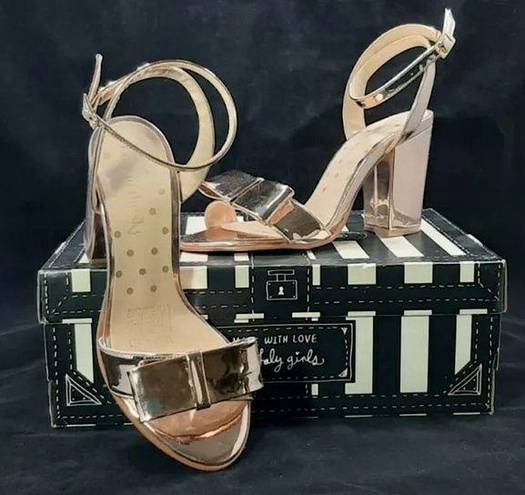 Modcloth Loly in the Sky Rose Gold Block Heels Ankle Strap Bow & Heart  Size 7.5