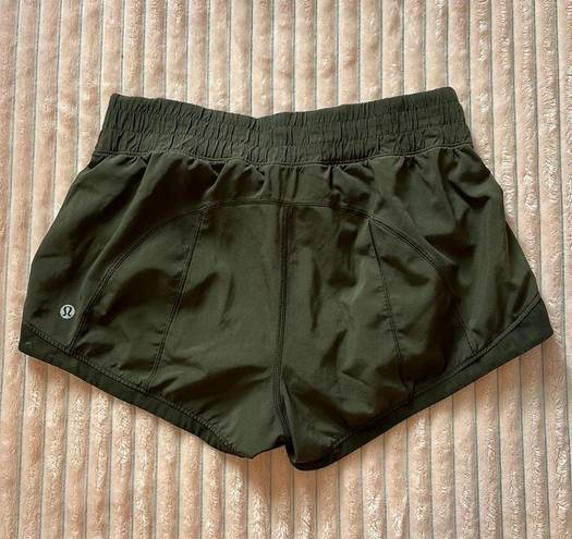 Lululemon Hotty Hot Short 2.5” (Size 4)