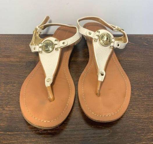 Tommy Hilfiger  thong white gold sandal, size 8 ￼