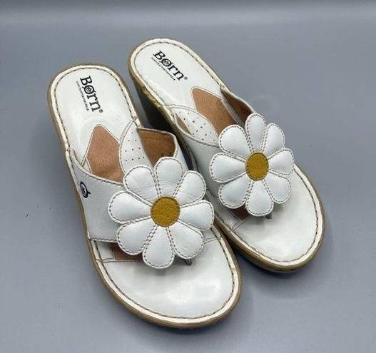 Daisy Born  Shoes Womens 6 Flip Flop Sandals Flower White Yellow Wedge Heel