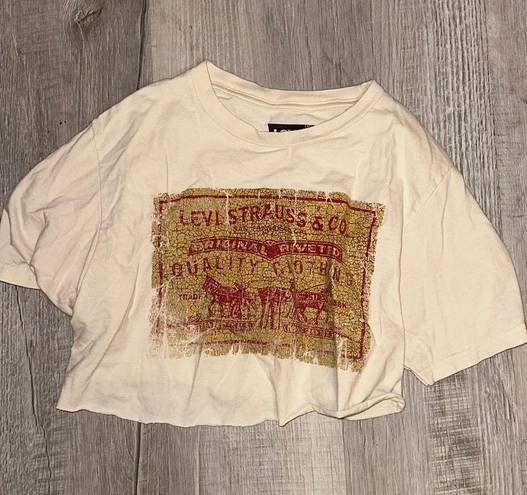 Levi’s cropped tee