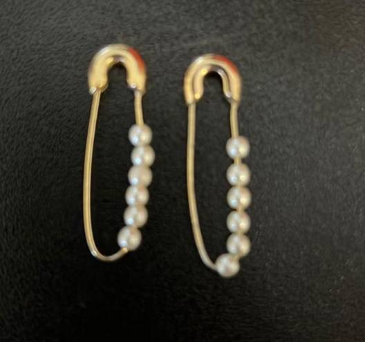 Francesca's Francesca’s Pearl Safety Pin Earrings ✨