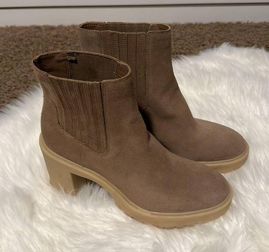 DV by Dolce Vit NWOB Dolce Vita Caster H2O Booties Suede 9.5