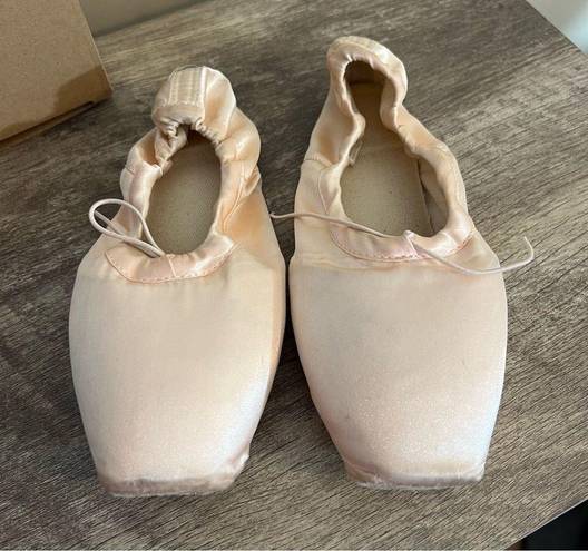 Bezioner Light Pink Pointe Ballet Shoes With Ribbons & Silicone Toe Covers Sz 7