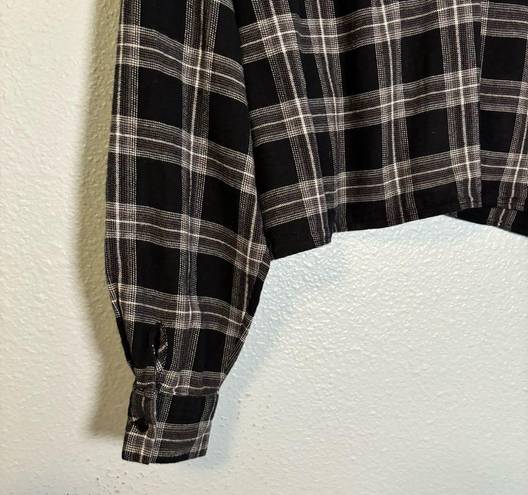 Oak + Fort  Black Plaid Cropped Flannel Collared Shirt