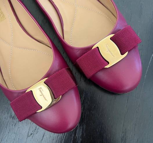 Salvatore Ferragamo EUC  Varuna Corniola Flats