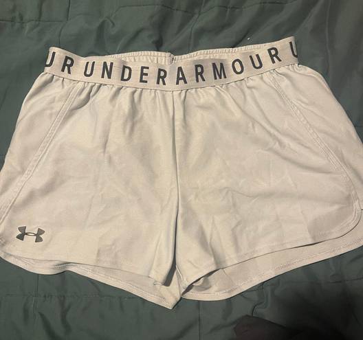 Under Armor Shorts Gray Size M