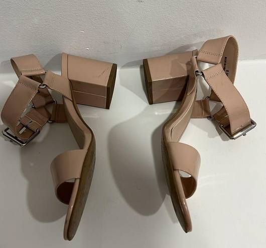 DKNY  beige sandals