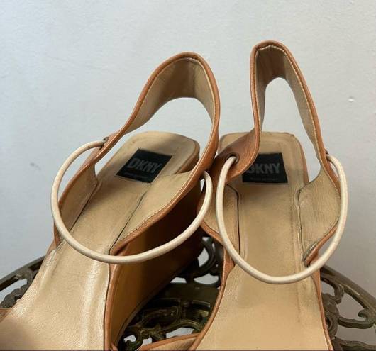 DKNY Vintage 90s Italian Tan Wedge Heels 9.5