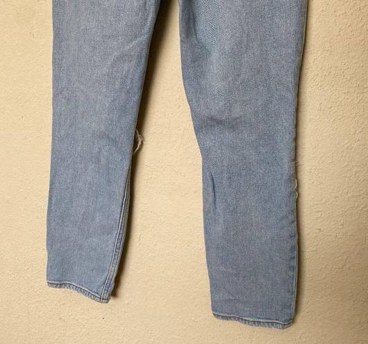 Abercrombie & Fitch ‘The mom high rise jean, distressed light wash size 26 / 2R