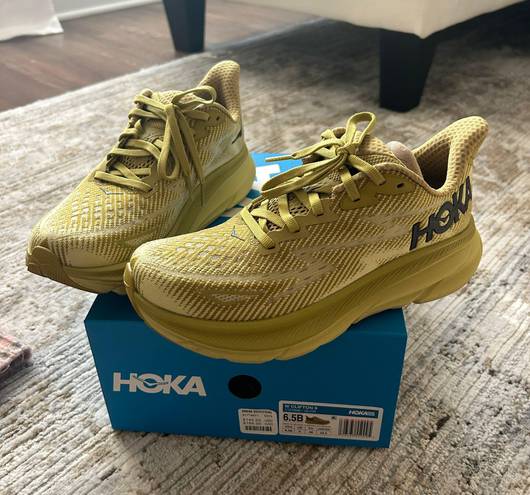 Hoka s Clifton 9