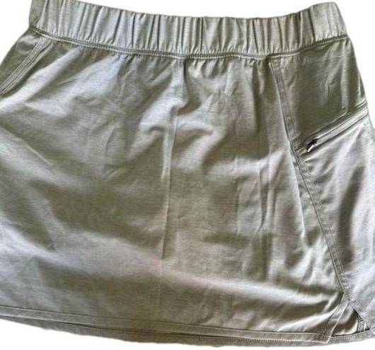 Calia by Carrie Calia Women’s Skort. Size Large.  Gray/Beige color. Like New