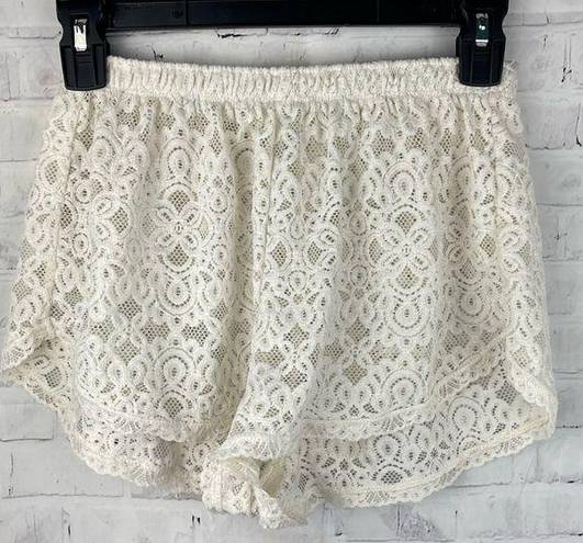 Eyelet lace shorts