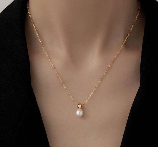 White Pearl Pendant Necklace for Women Gold