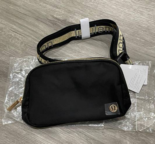 Lululemon Everywhere Belt Bag