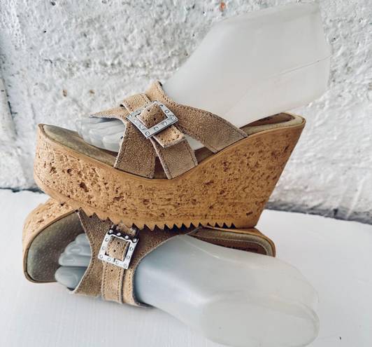 sbicca Horizon Sandals Size 6M Suede Beige Casual Wedge Sandals for Women