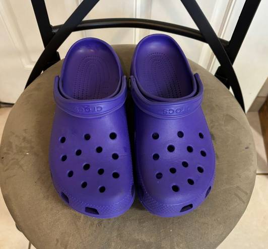 Crocs M8,W10  Purple Classic Clogs