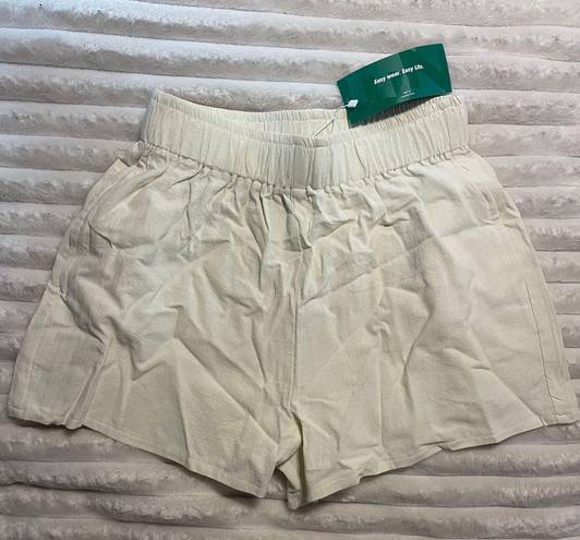 Linen Shorts Tan