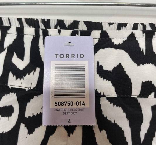 Torrid NWT  Black White Ikat Print Silky Challis Short Elastic Waist Size 4x