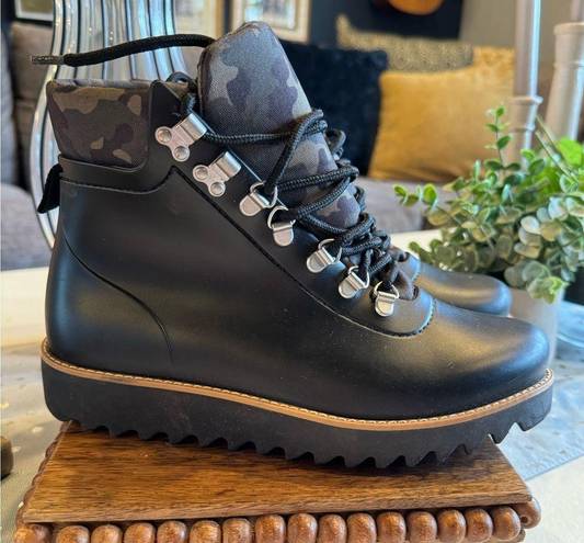 Bernardo  Camo Winnie Rain Hiking Boot 6 Black Waterproof great condition