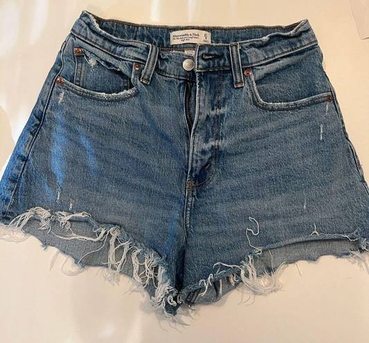 Abercrombie & Fitch Abercrombie Curve Love 90s High Rise Cutoff Shorts Light Medium Ripped