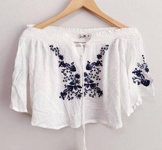 SEEK the Label NWT  Off The Shoulder Embroidered Crop Top size medium