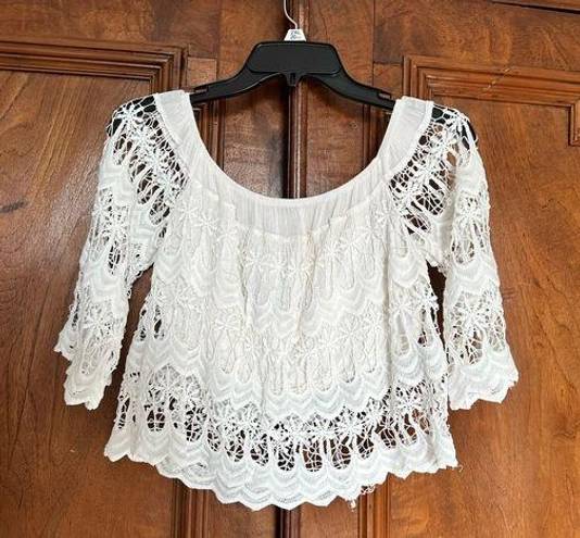 San Joy Strapless lace blouse