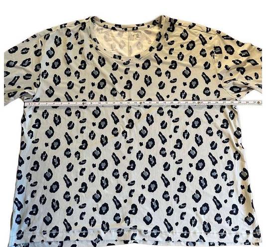 Wonderly  womens light blue leopard print top 4X