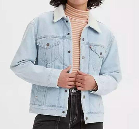 Levi’s  SHERPA EX-BOYFRIEND TRUCKER JACKET Size M Light Wash