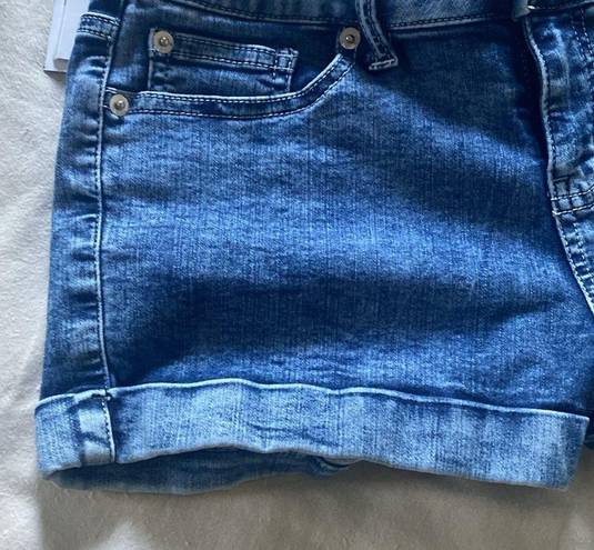 No Bo  Shorts cuffed mid rise back pockets size 9 juniors 8 ladies