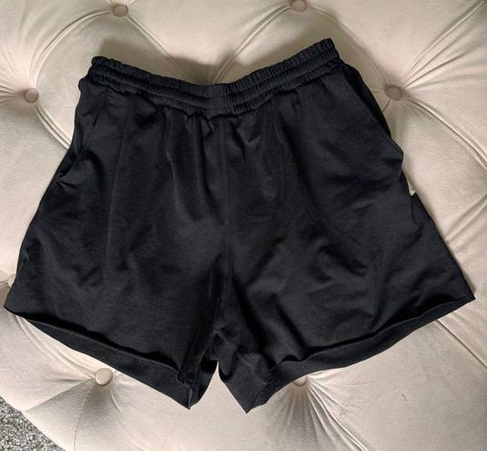 Vuori Shorts